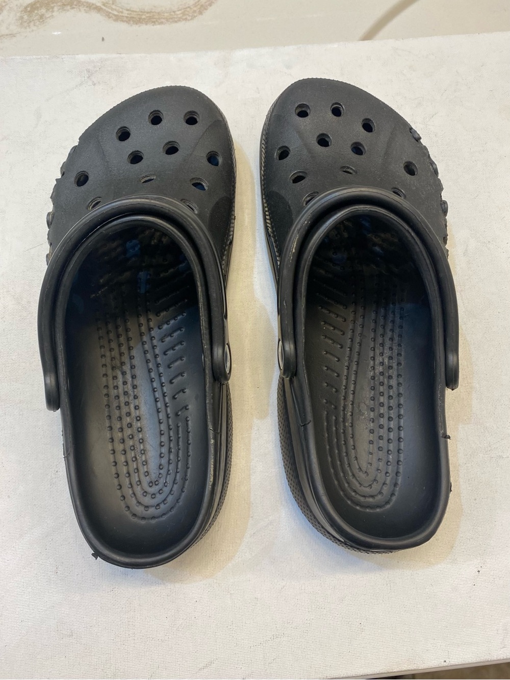 CROCS Classic Black Unisex Clogs - Picture 2 of 9